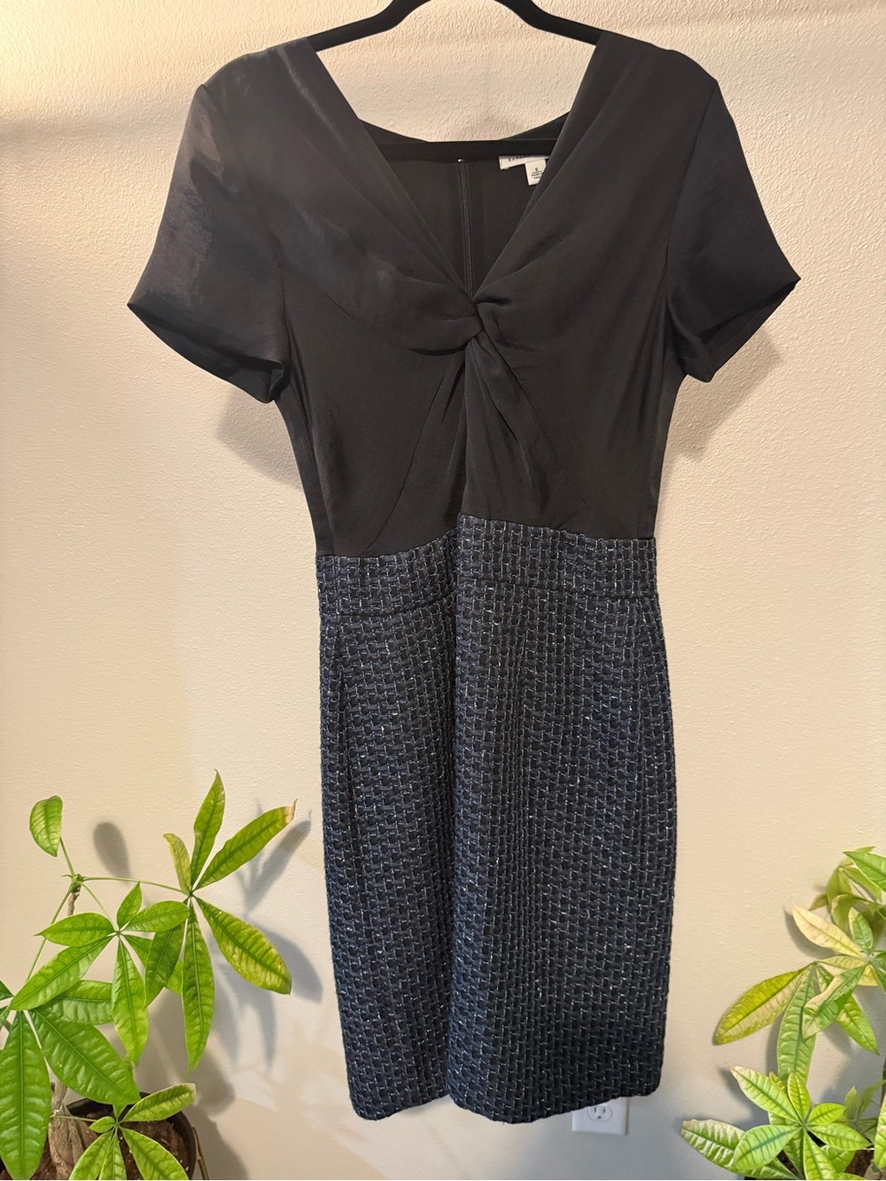 Banana Republic Black Textured Sheath Dress – Size 8